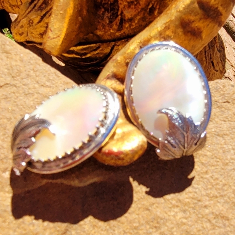 Rare Vintage Signed Whiting & Davis Mother of Pearl Oval Ornate Silver Earrin… - Picture 10 of 15